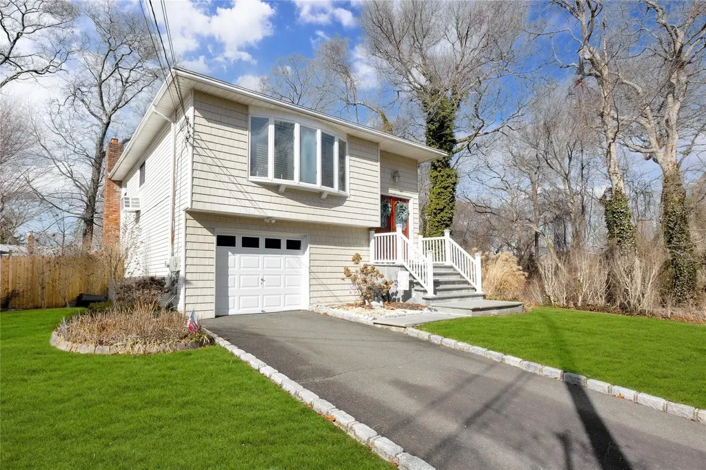 94 Cherokee Avenue West Islip NY 11795