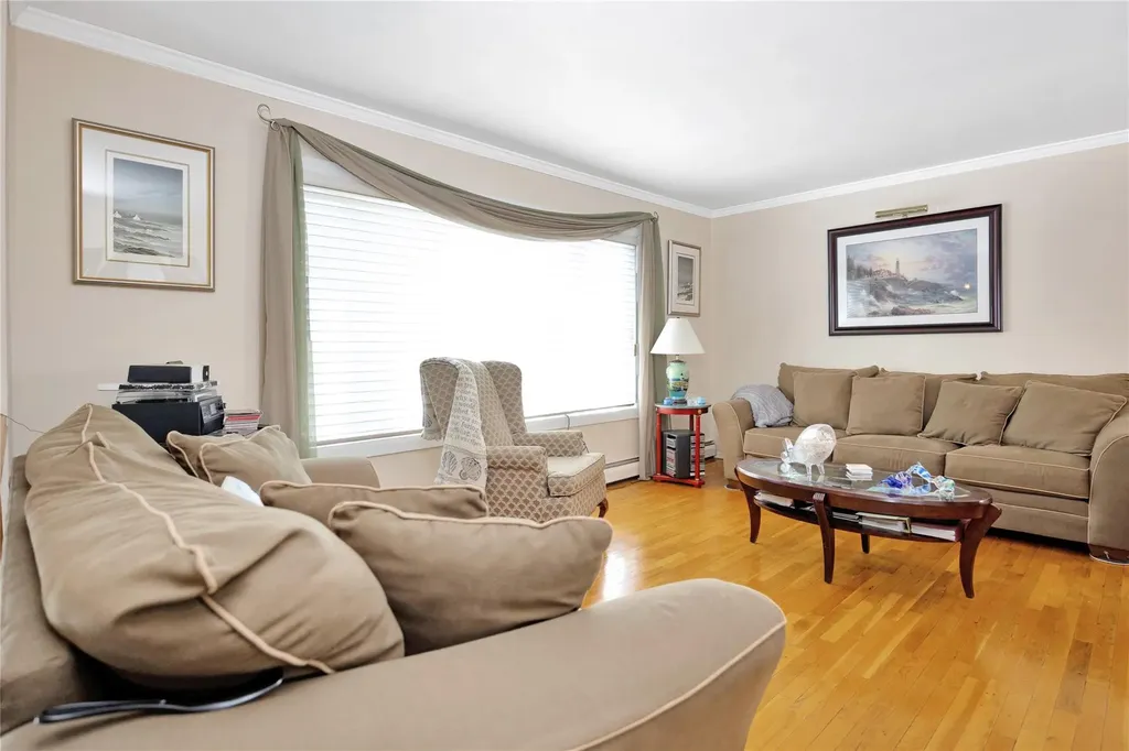 94 Cherokee Avenue West Islip NY 11795