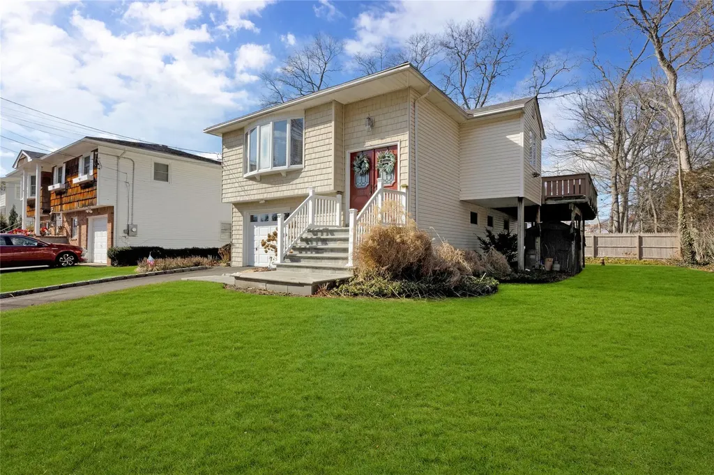 94 Cherokee Avenue West Islip NY 11795