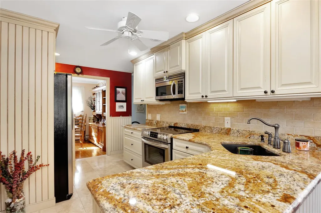 94 Cherokee Avenue West Islip NY 11795