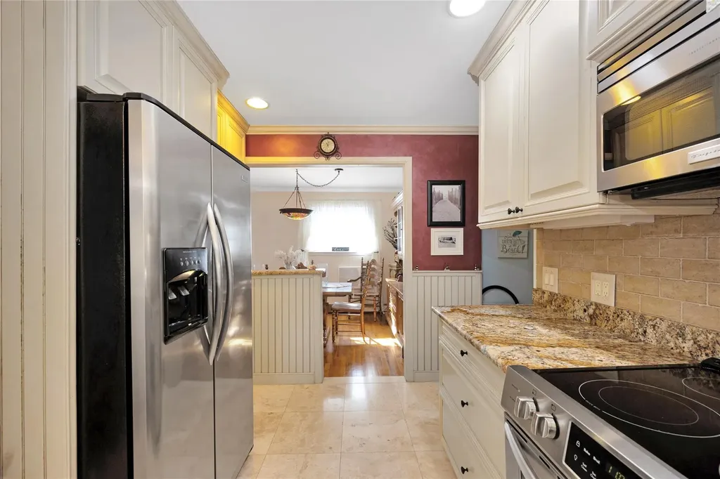 94 Cherokee Avenue West Islip NY 11795