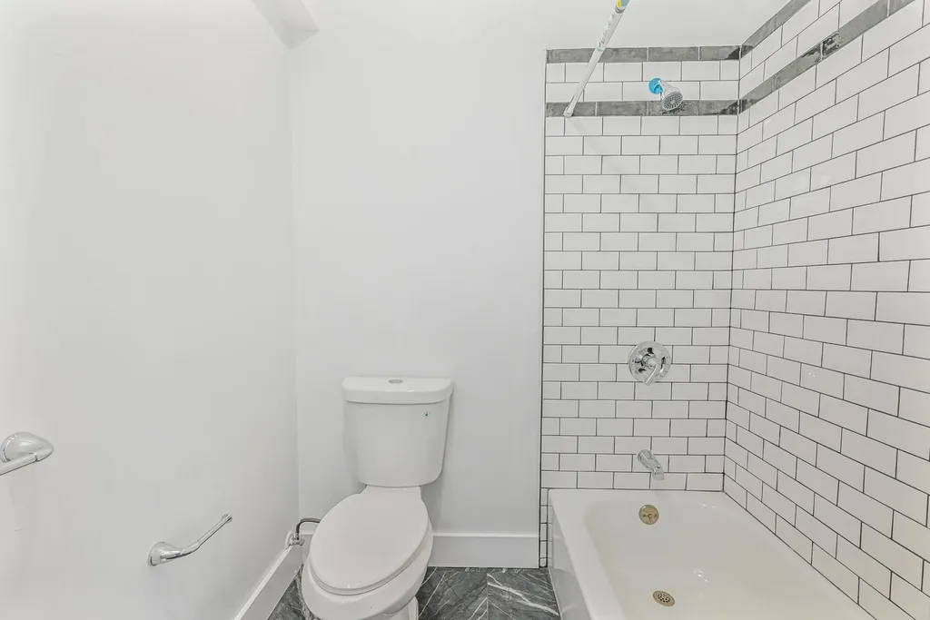 28 Lake Drive Copiague NY 11726