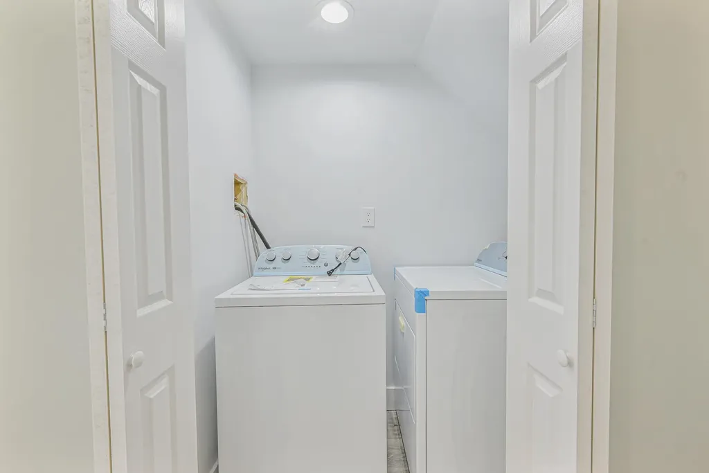 28 Lake Drive Copiague NY 11726
