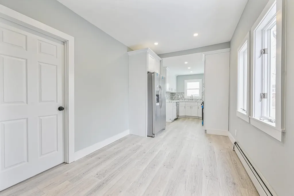 28 Lake Drive Copiague NY 11726