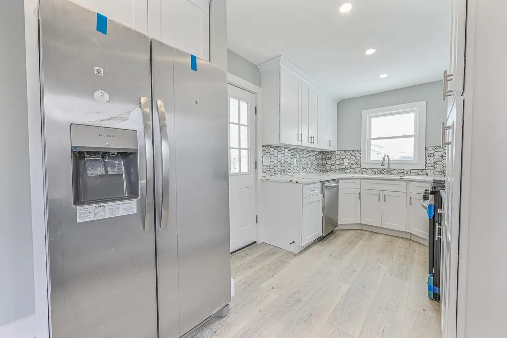 28 Lake Drive Copiague NY 11726