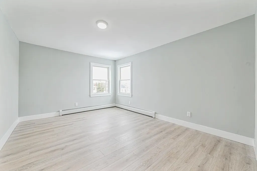 28 Lake Drive Copiague NY 11726