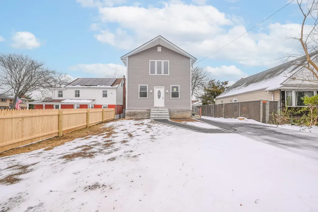 28 Lake Drive Copiague NY 11726