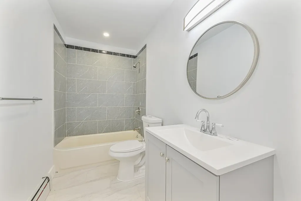 28 Lake Drive Copiague NY 11726
