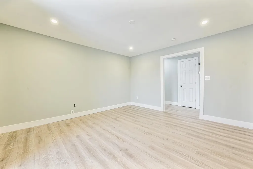 28 Lake Drive Copiague NY 11726