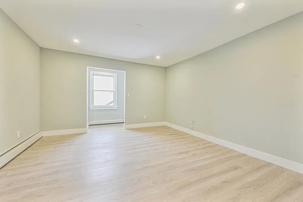 28 Lake Drive Copiague NY 11726