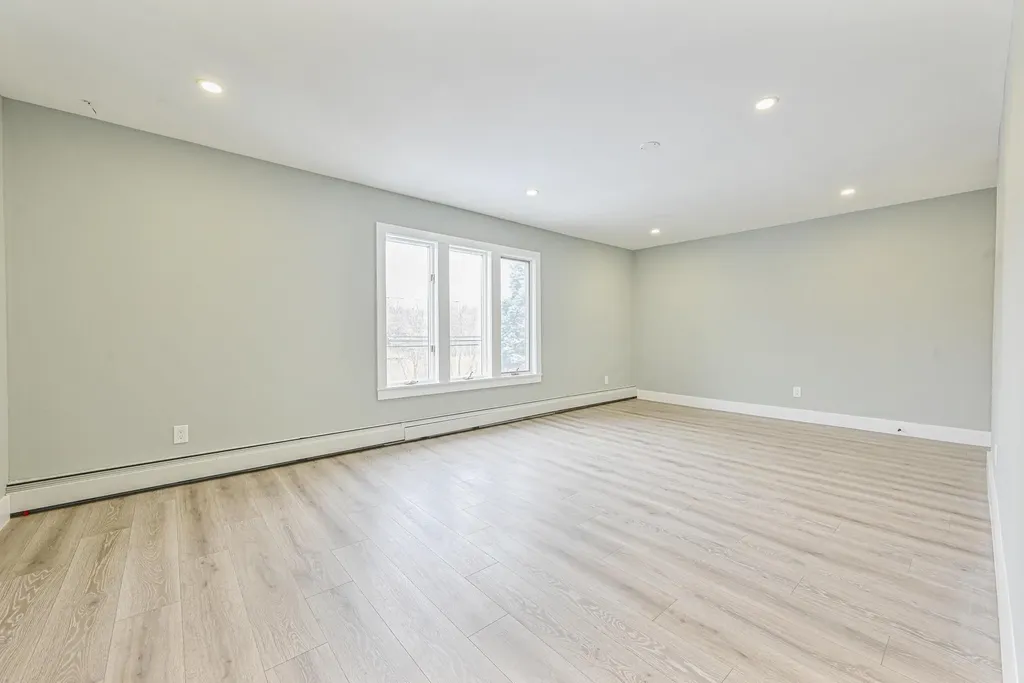 28 Lake Drive Copiague NY 11726