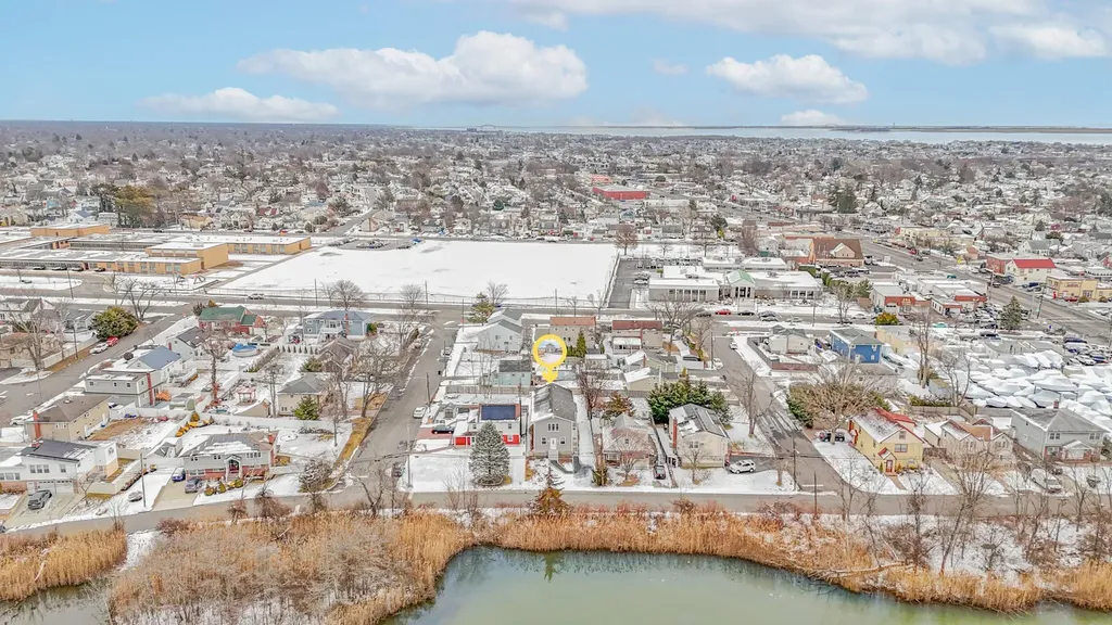 28 Lake Drive Copiague NY 11726