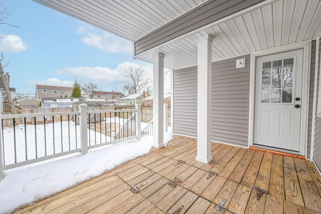 28 Lake Drive Copiague NY 11726