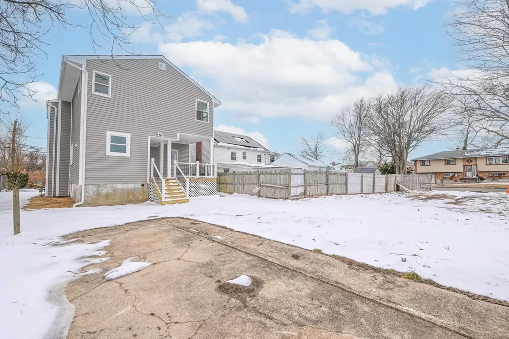 28 Lake Drive Copiague NY 11726