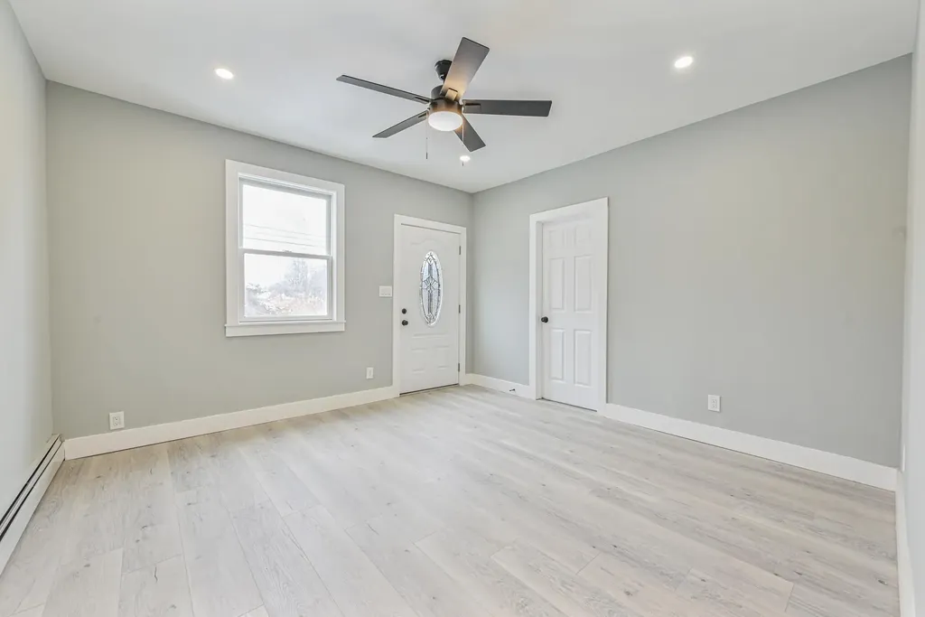 28 Lake Drive Copiague NY 11726