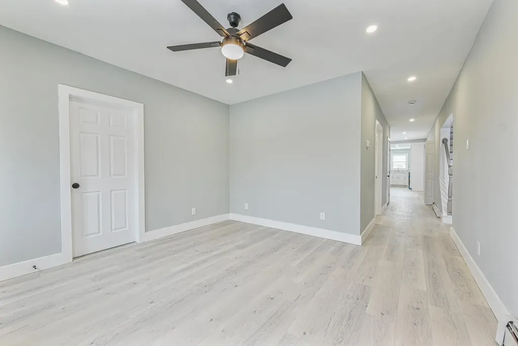28 Lake Drive Copiague NY 11726