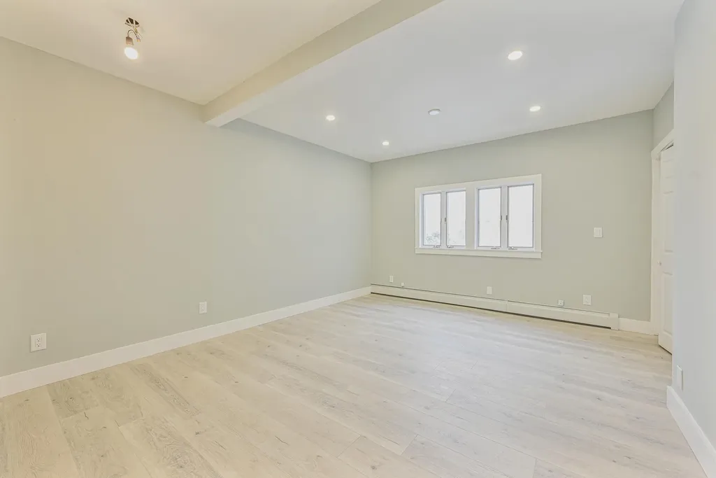 28 Lake Drive Copiague NY 11726