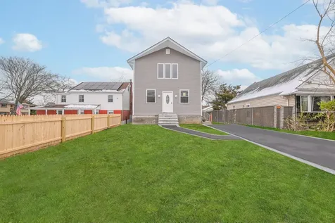 28 Lake Drive Copiague NY 11726