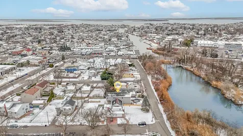 28 Lake Drive Copiague NY 11726