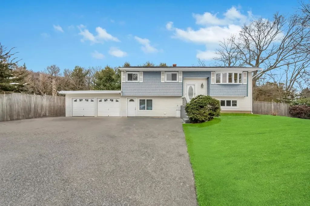 25 Newport Drive Brookhaven NY 11776