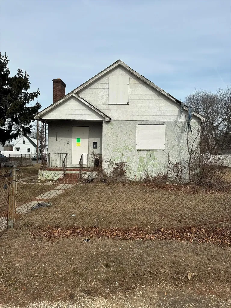 3 Simmons Street Babylon NY 11726