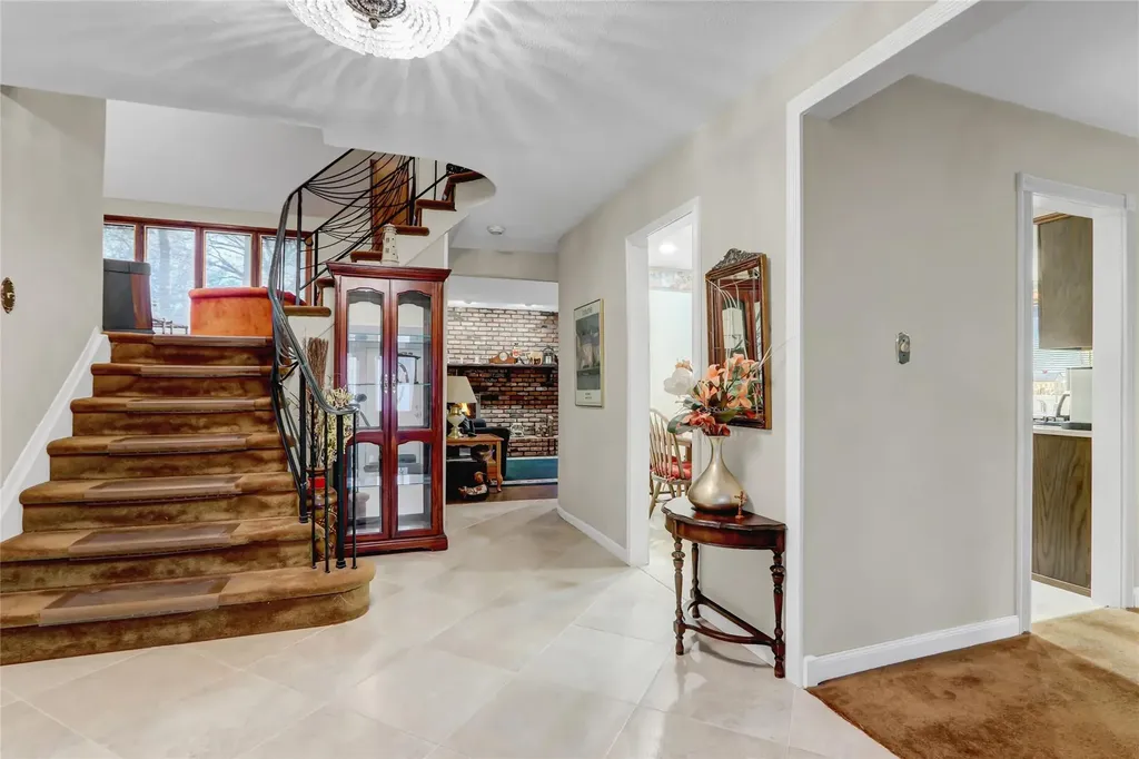 25 Cedarwood Lane Commack NY 11725