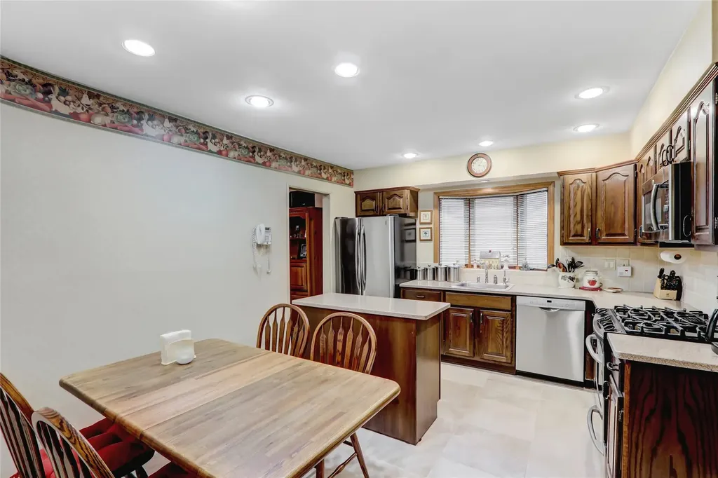 25 Cedarwood Lane Commack NY 11725