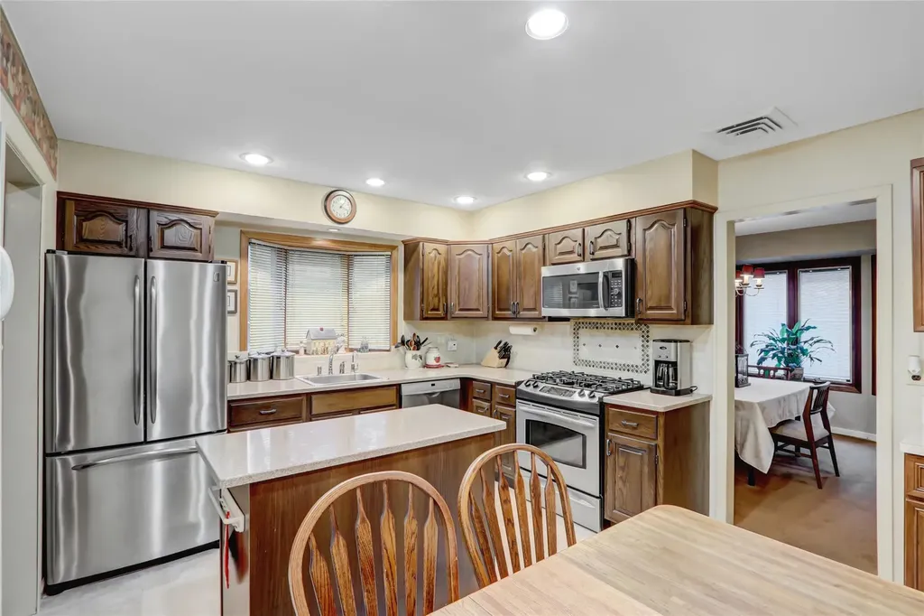 25 Cedarwood Lane Commack NY 11725