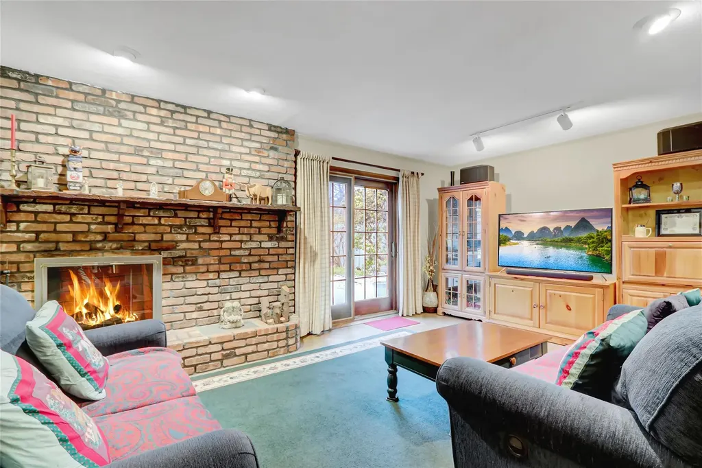 25 Cedarwood Lane Commack NY 11725