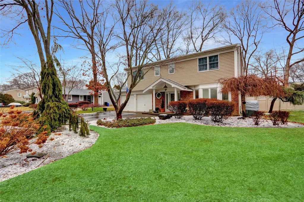 25 Cedarwood Lane Commack NY 11725