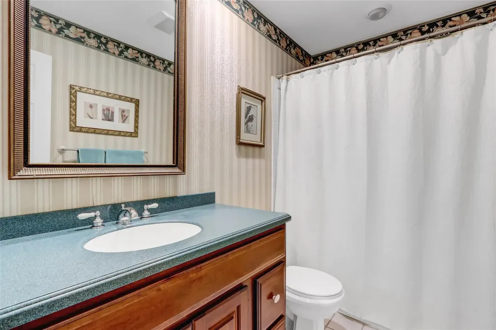 25 Cedarwood Lane Commack NY 11725