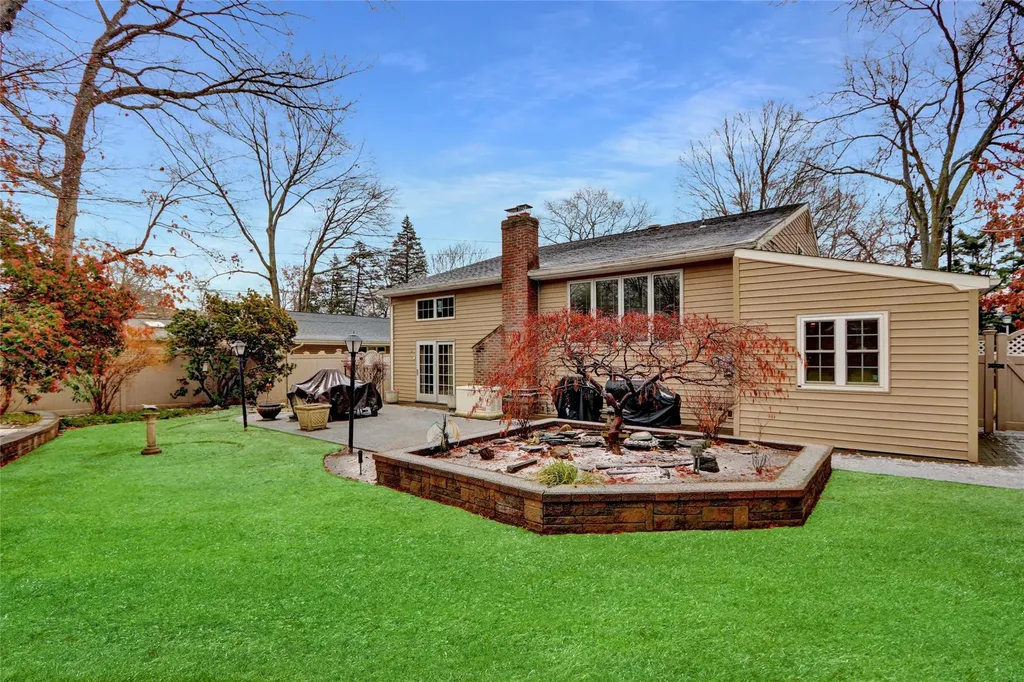 25 Cedarwood Lane Commack NY 11725