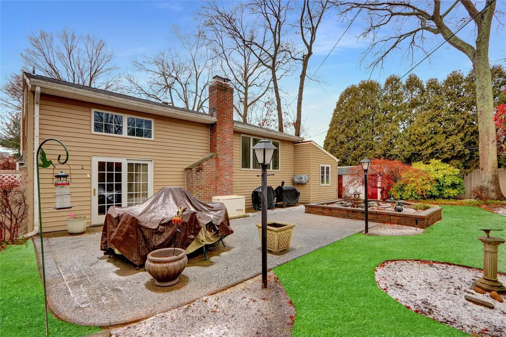 25 Cedarwood Lane Commack NY 11725