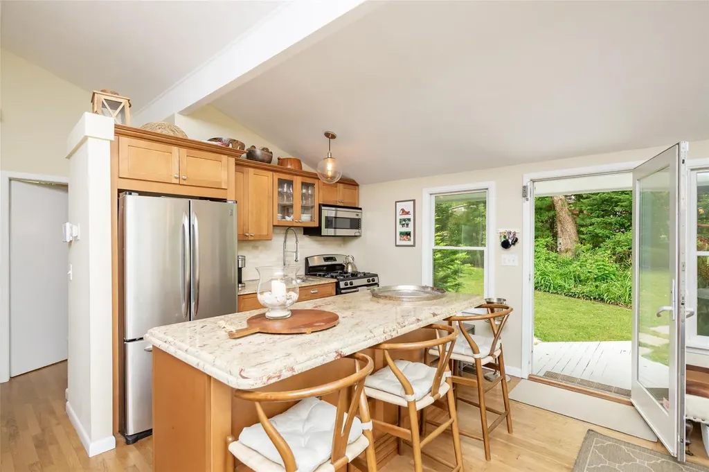 21 Hillover Road E Hampton Bays NY 11946