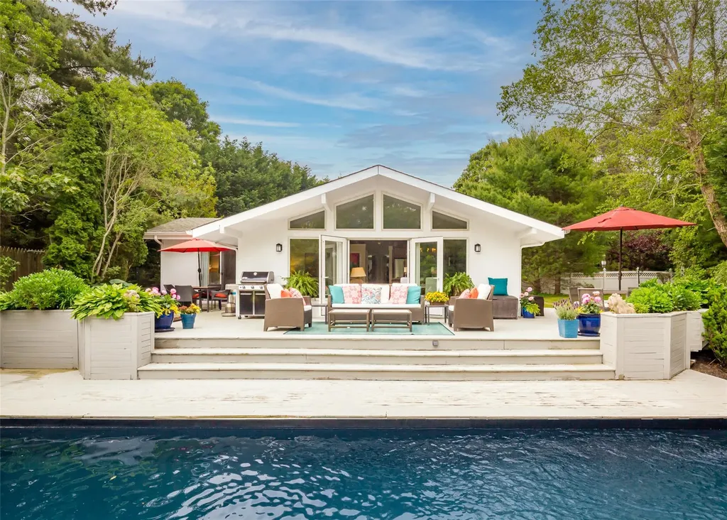 21 Hillover Road E Hampton Bays NY 11946
