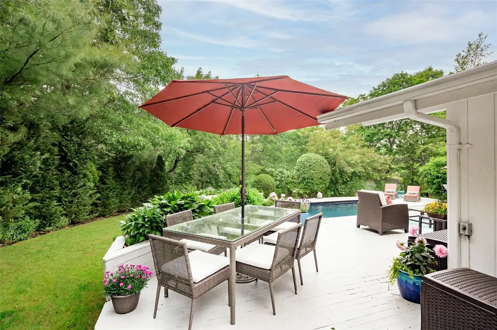21 Hillover Road E Hampton Bays NY 11946