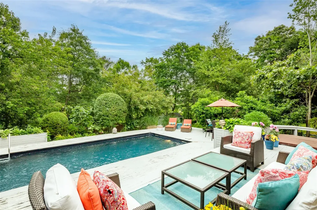 21 Hillover Road E Hampton Bays NY 11946