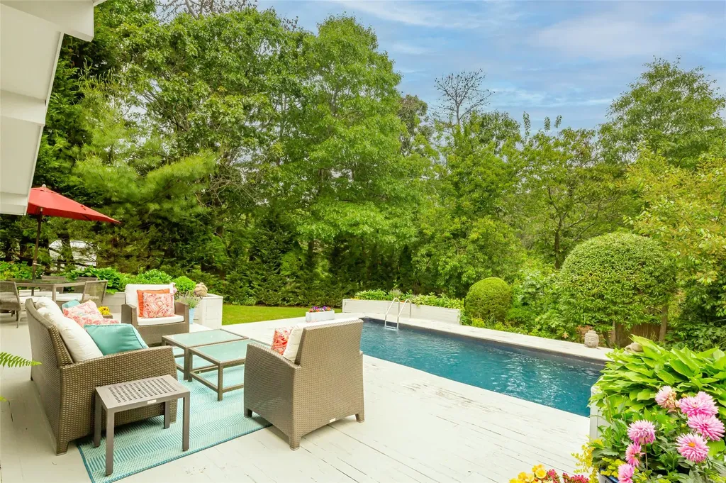 21 Hillover Road E Hampton Bays NY 11946