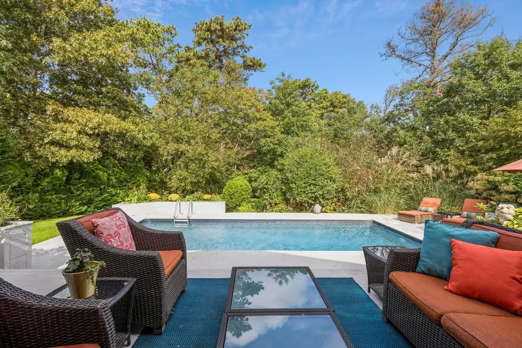 21 Hillover Road E Hampton Bays NY 11946