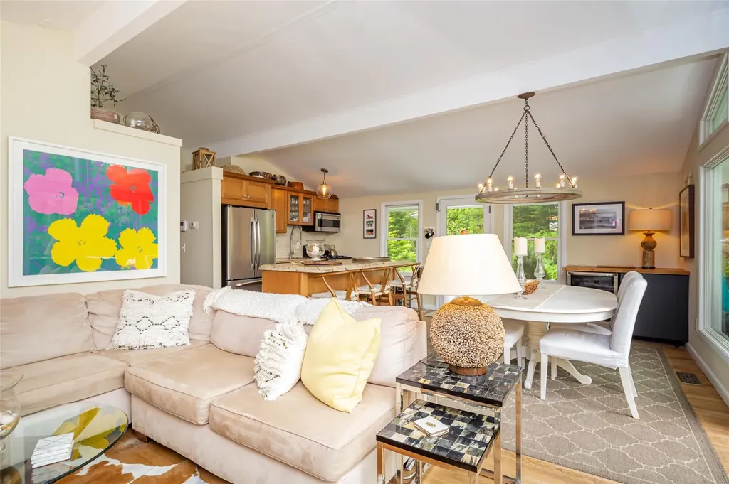 21 Hillover Road E Hampton Bays NY 11946