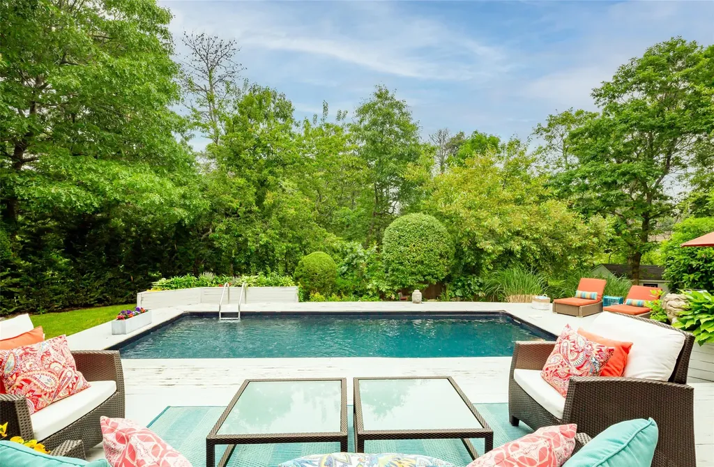 21 Hillover Road E Hampton Bays NY 11946