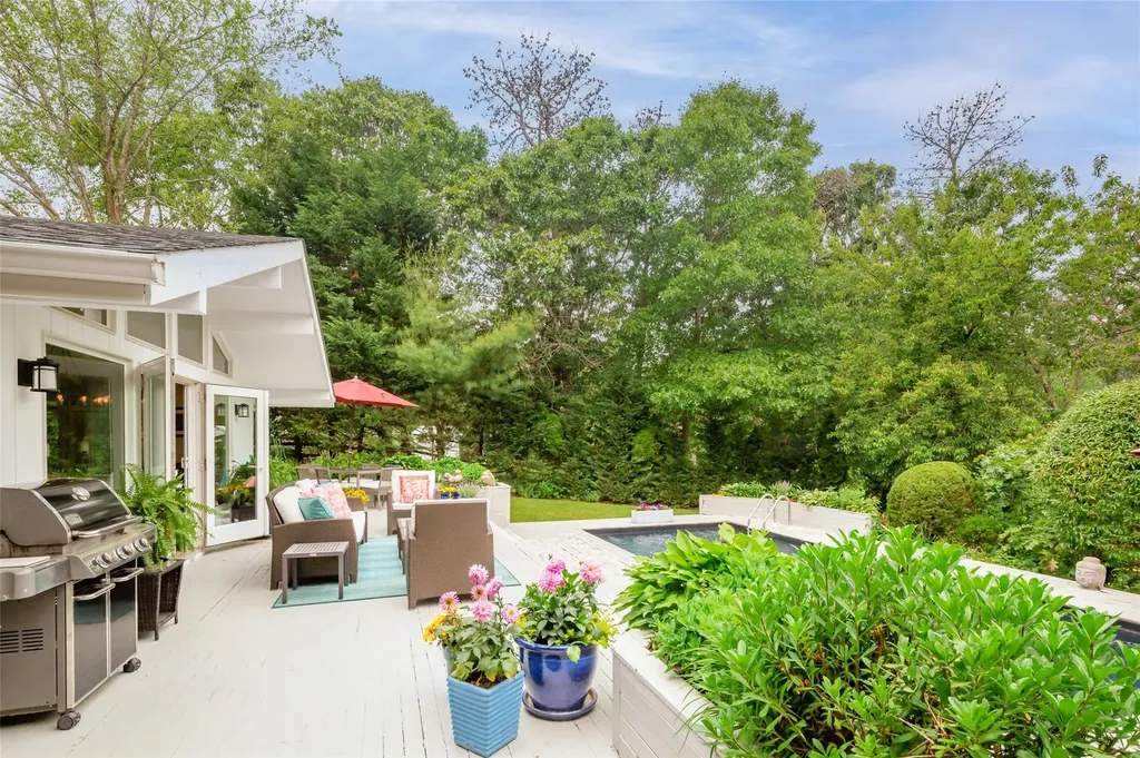 21 Hillover Road E Hampton Bays NY 11946