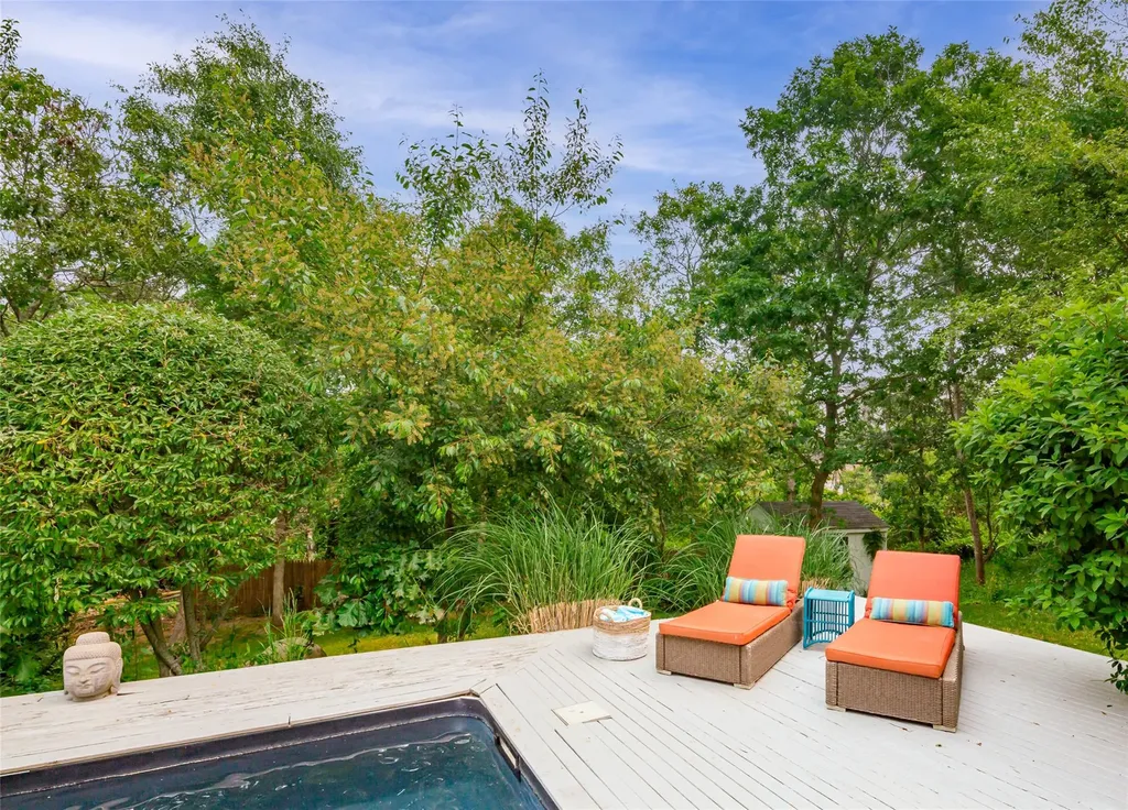 21 Hillover Road E Hampton Bays NY 11946