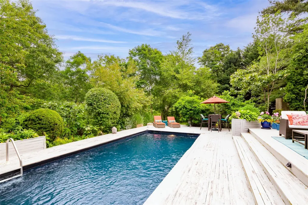21 Hillover Road E Hampton Bays NY 11946
