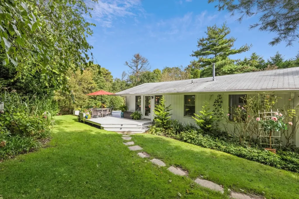 21 Hillover Road E Hampton Bays NY 11946
