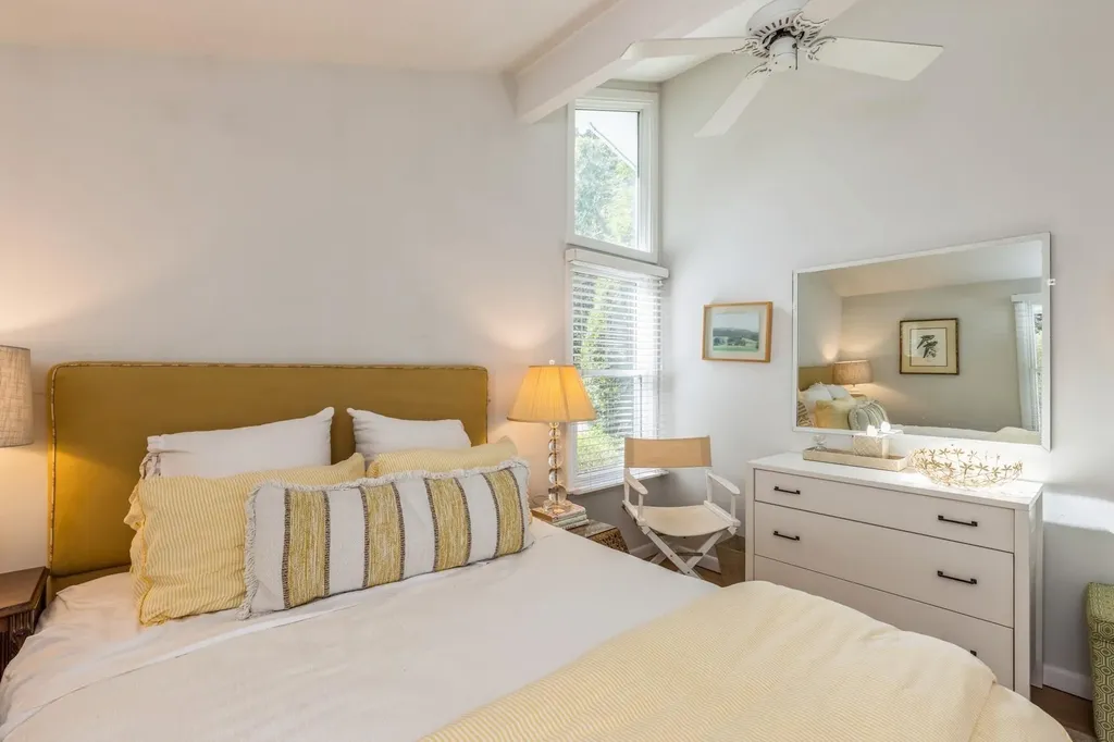 21 Hillover Road E Hampton Bays NY 11946