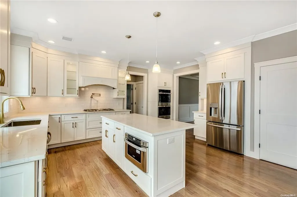 10 Preston Lane Syosset NY 11791