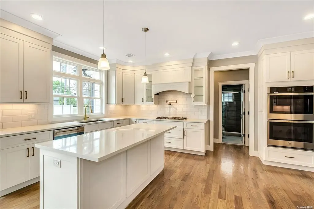 10 Preston Lane Syosset NY 11791