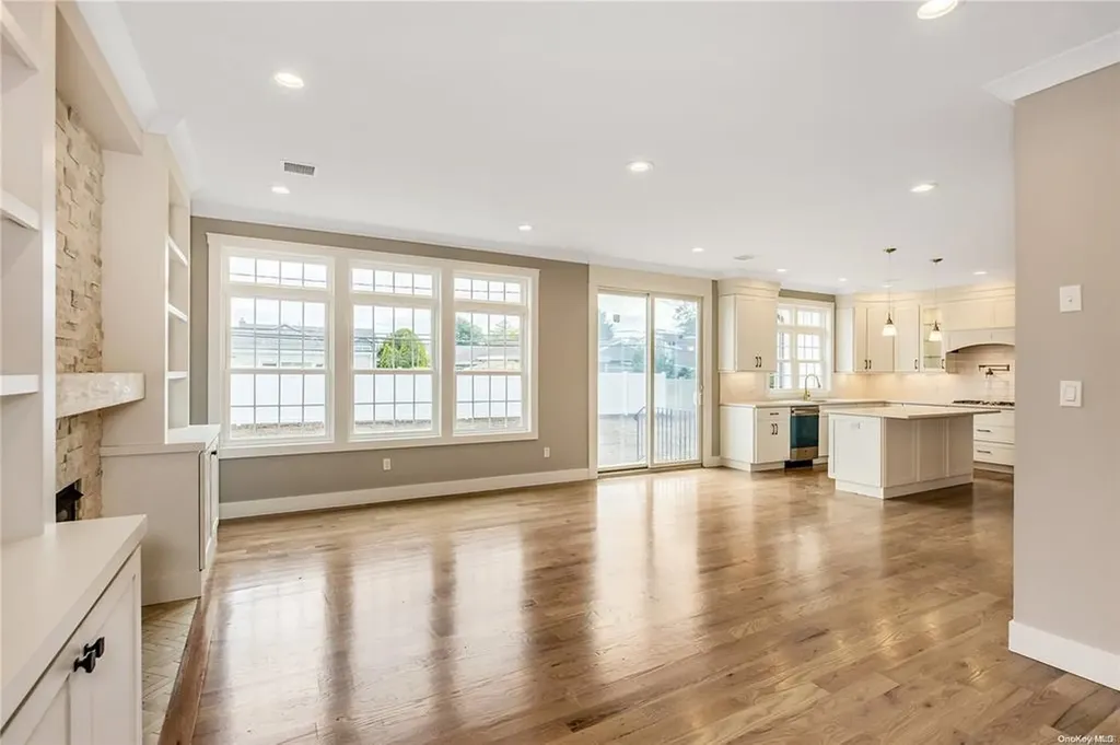 10 Preston Lane Syosset NY 11791