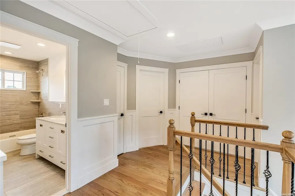 10 Preston Lane Syosset NY 11791